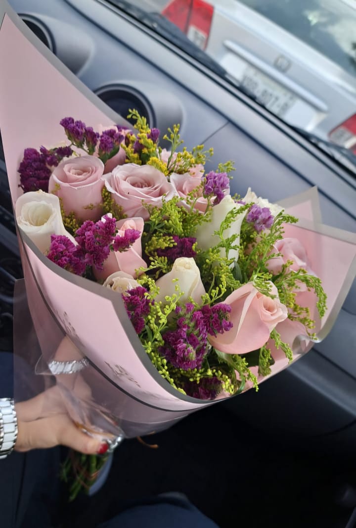 Ramo de 12 Rosas Fantasía Primaveral