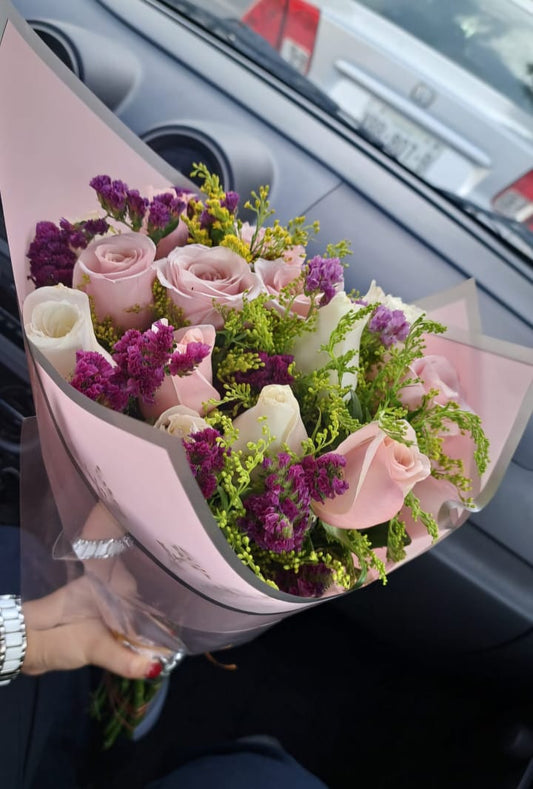 Ramo de 12 Rosas Fantasía Primaveral