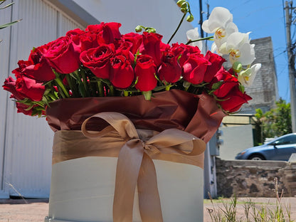 RAMO Suspiros - 100 rosas y 1 orquídea