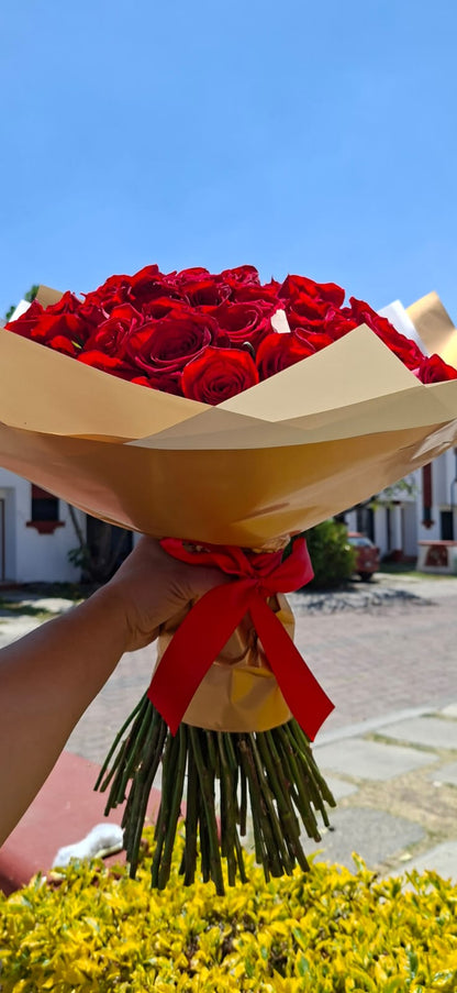 RAMO Premium Inolvidable 100 rosas rojas