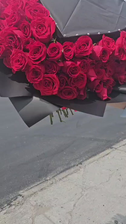 RAMO Corazón Flamable - 100 rosas