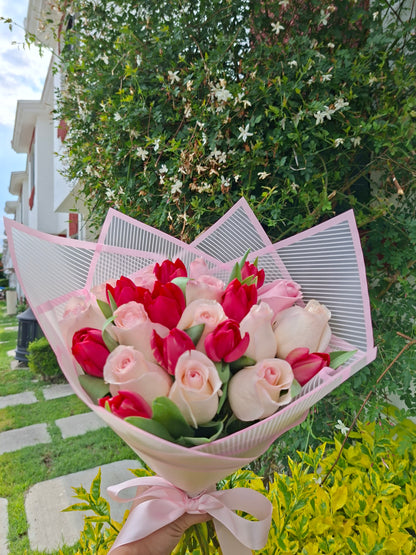 RAMO Elite  12 rosas y 10 tulipanes